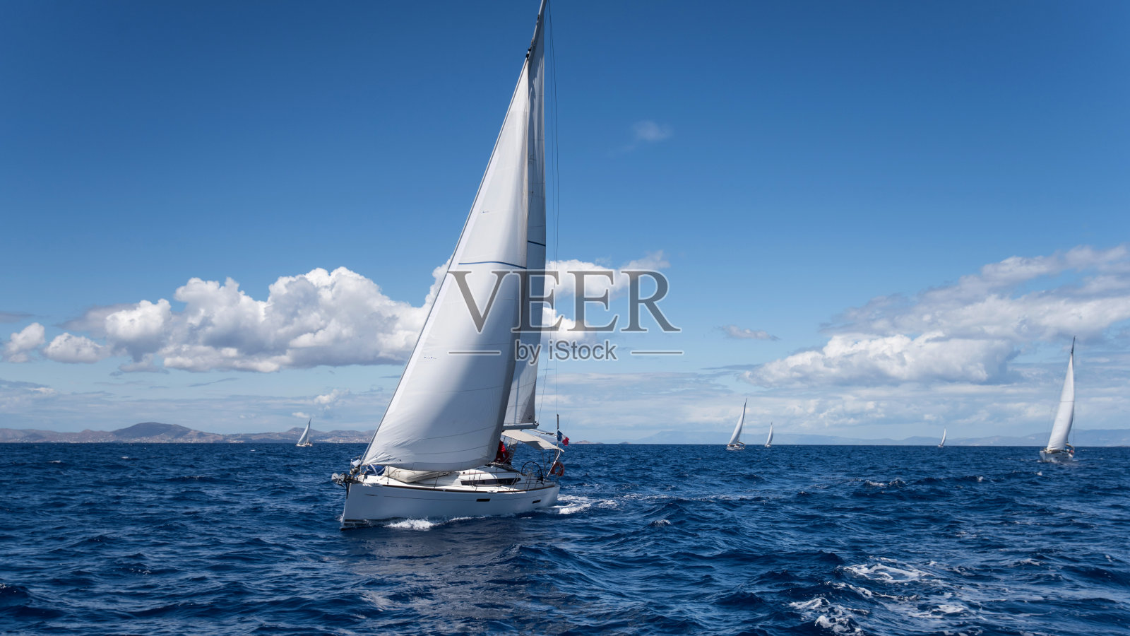 地中海上的帆船比赛照片摄影图片