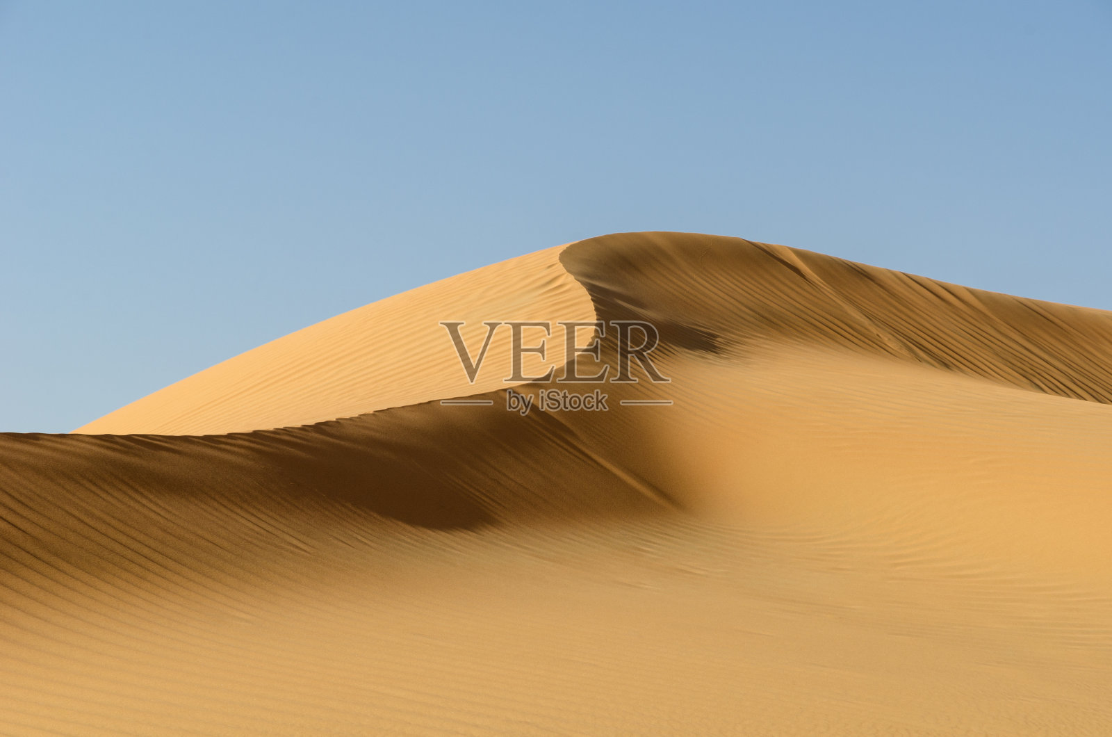 里瓦沙漠的沙丘脊照片摄影图片
