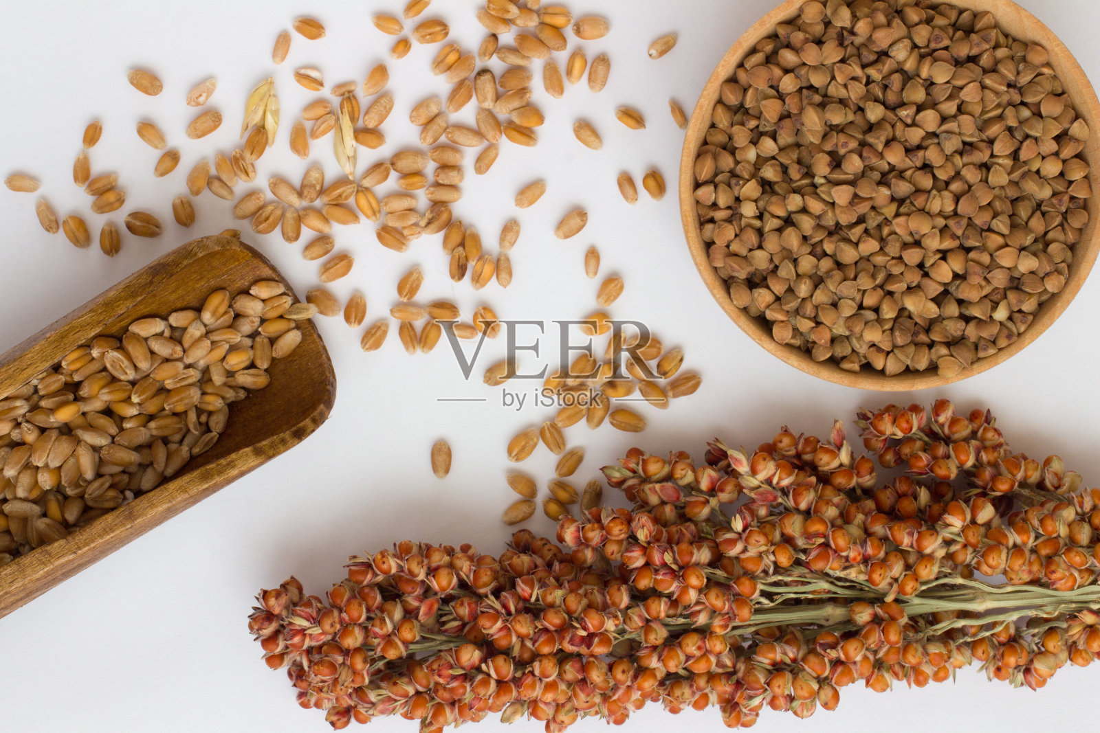 木勺小麦，高粱枝和白荞麦照片摄影图片
