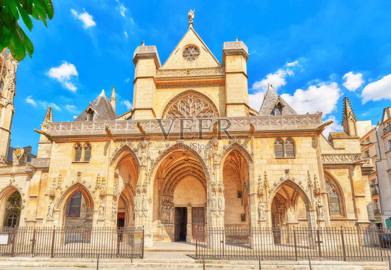 圣日耳曼欧塞尔教堂位于卢浮宫附近。它的建筑风格有罗马、哥特式和文艺复兴风格。法国。照片摄影图片
