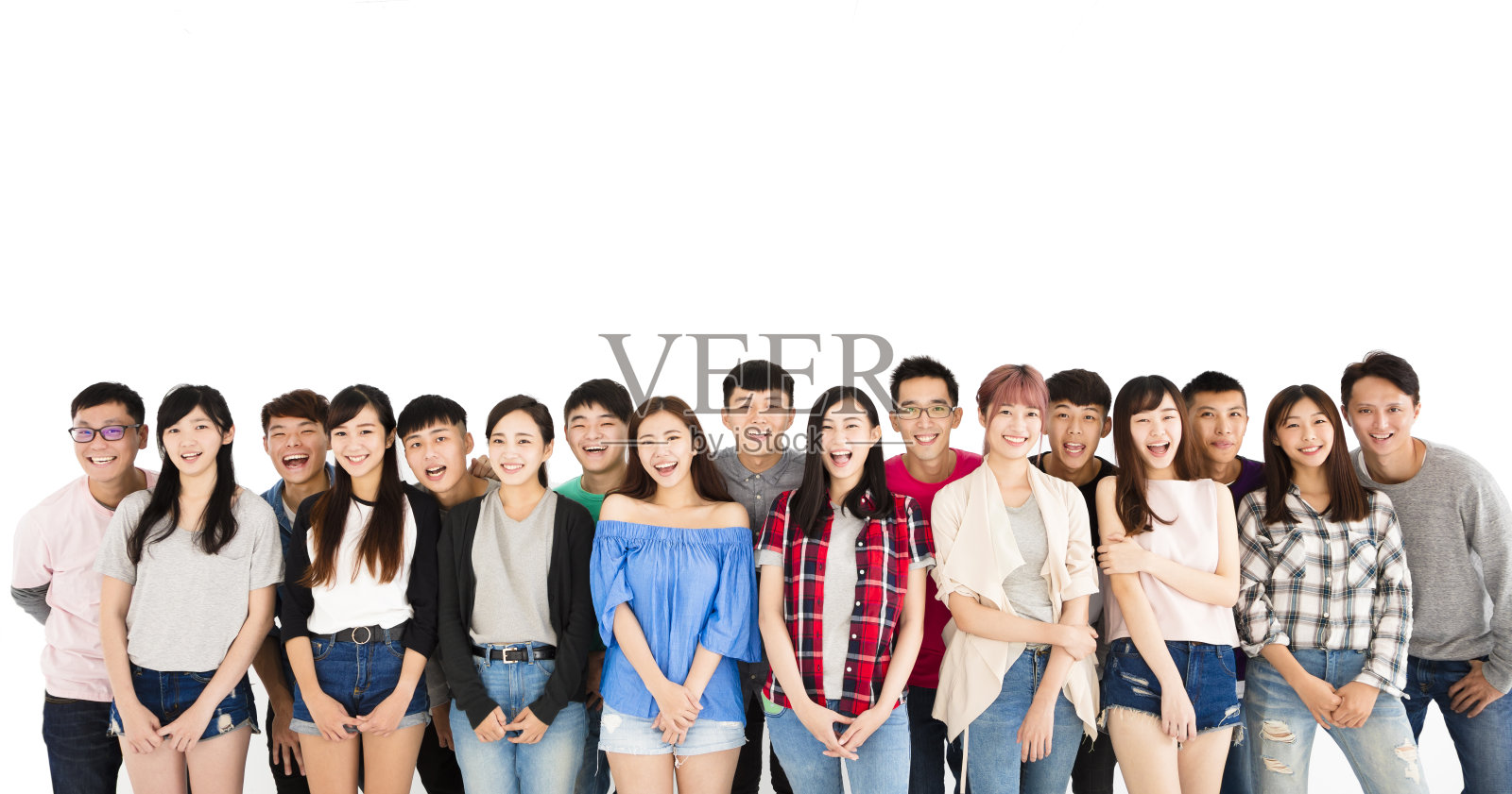 快乐青年同学组站在一起照片摄影图片