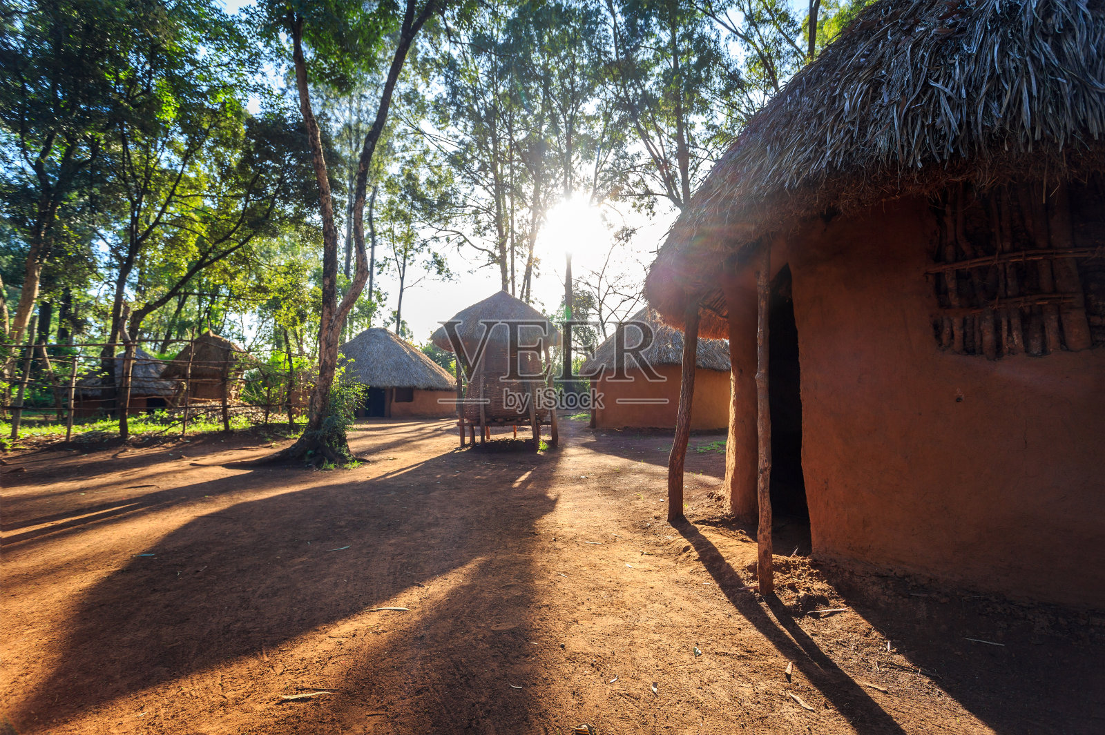 肯尼亚人传统的部落小屋照片摄影图片