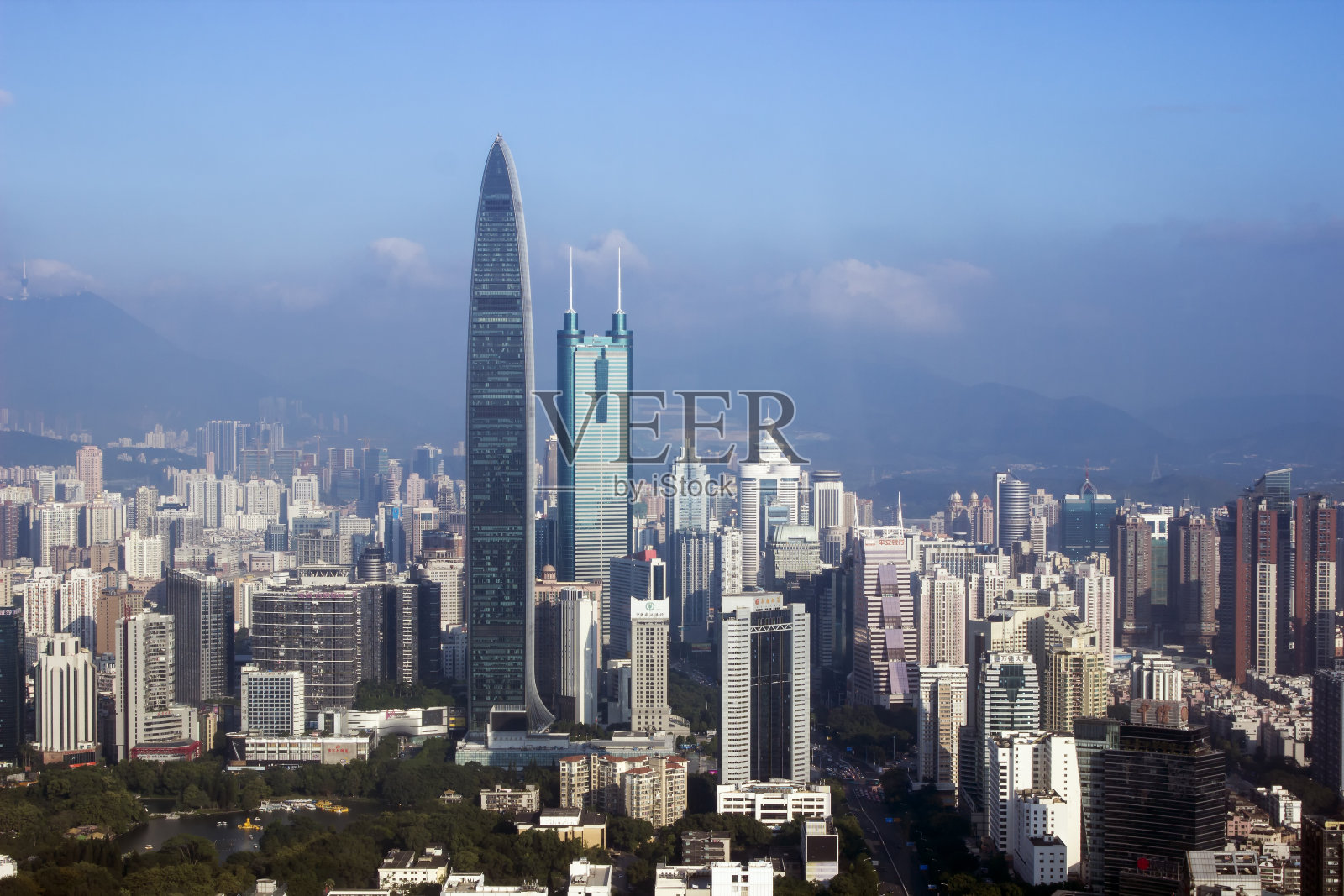 深圳京基100和建设城市天际线照片摄影图片