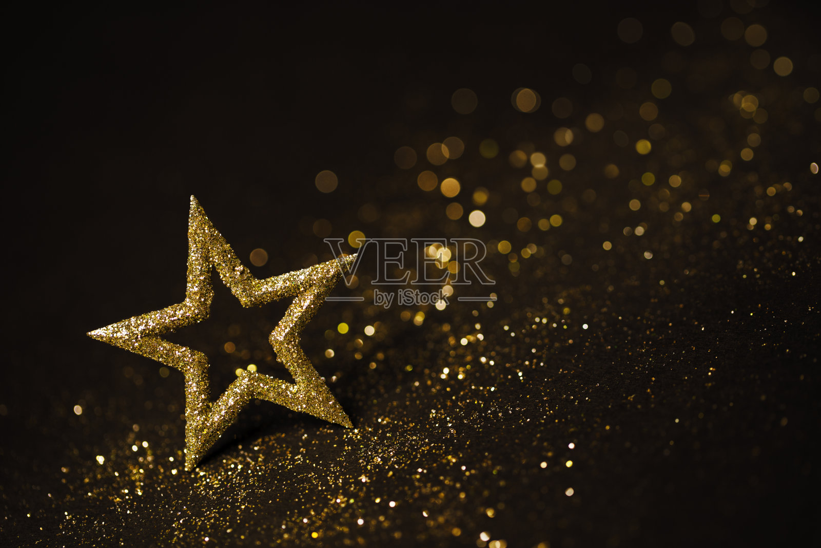 星星抽象装饰灯，金色闪光，模糊的闪耀背景照片摄影图片