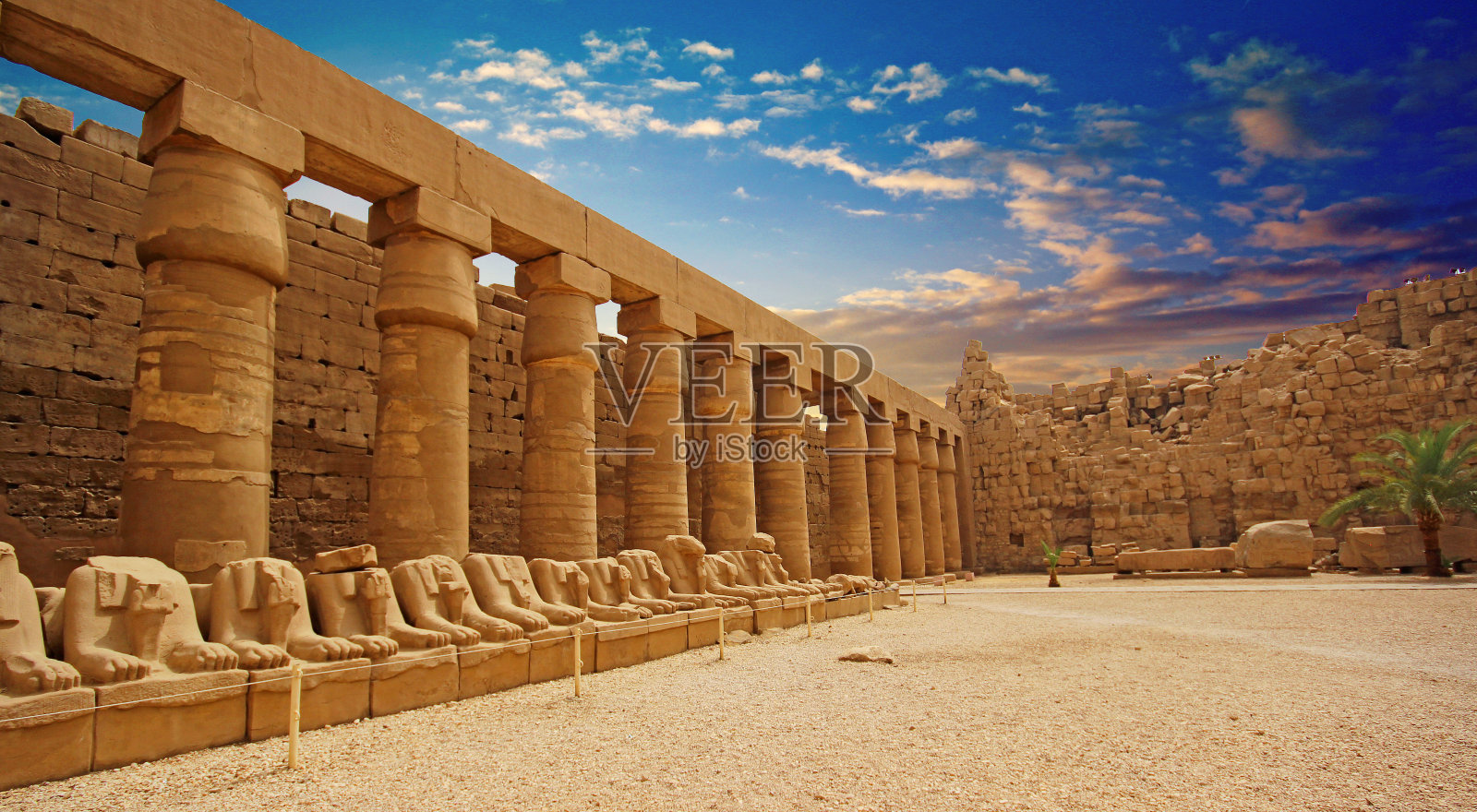 卢克索卡纳克神庙(底比斯)。埃及照片摄影图片
