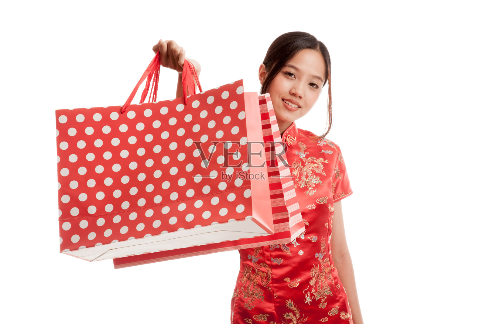 亚洲女孩穿着中国旗袍和购物袋照片摄影图片