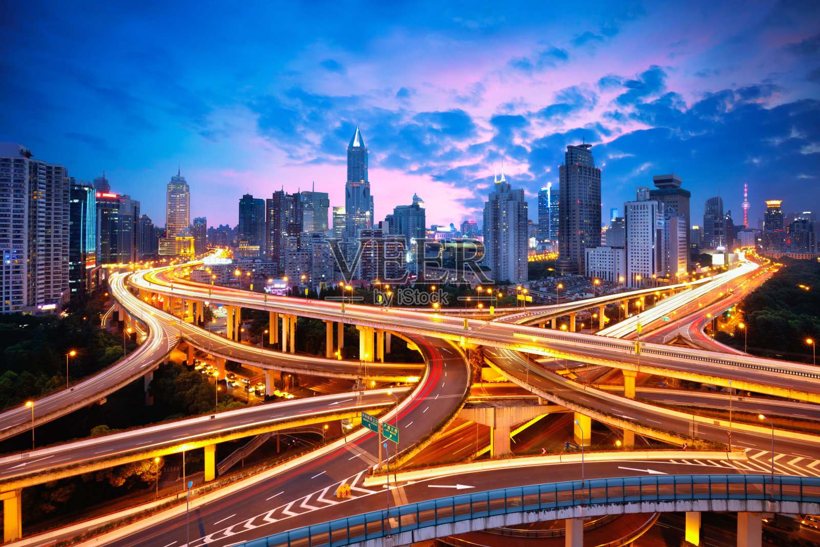 上海高架道路交汇处和立交桥照片摄影图片