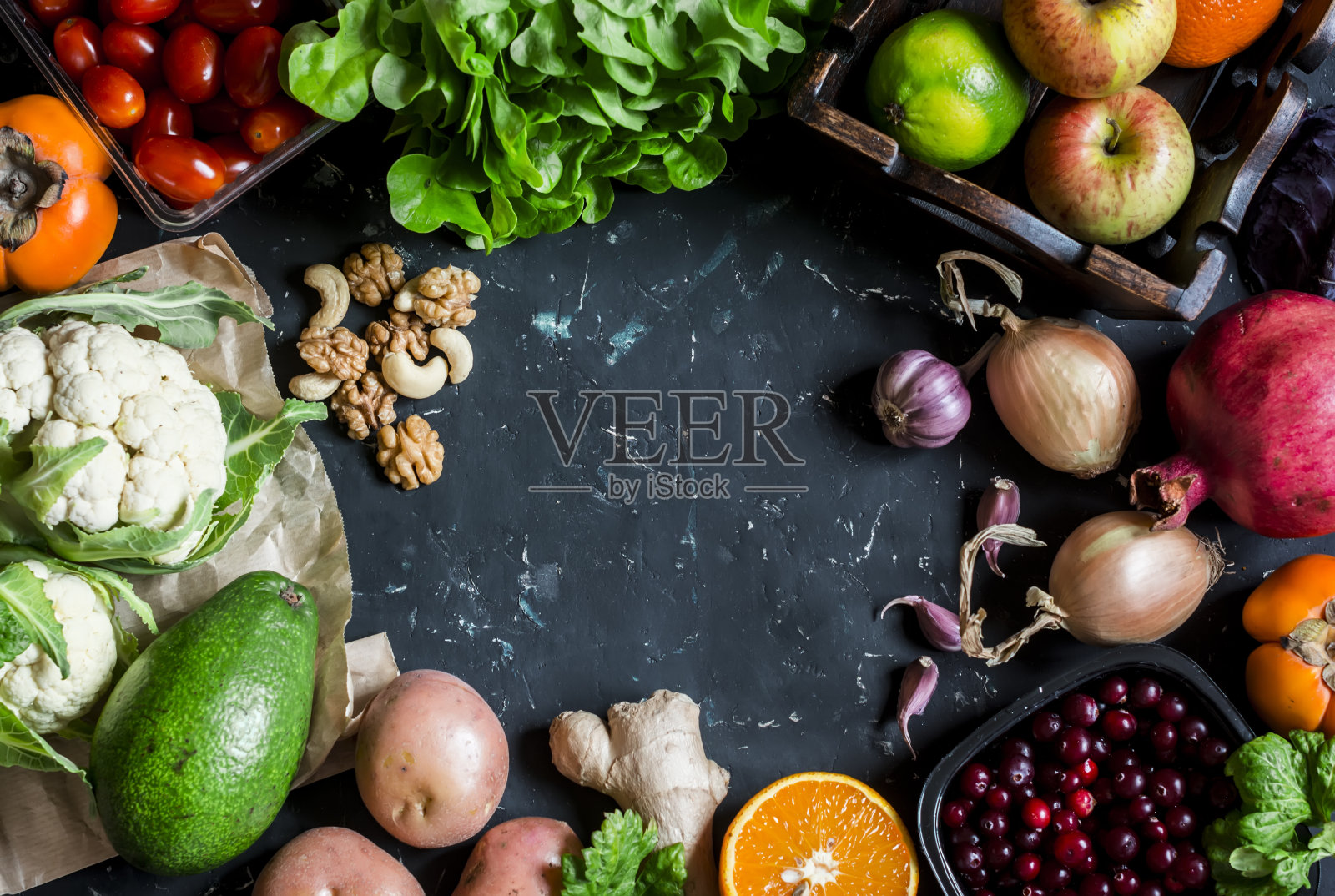 健康食品的背景。各种新鲜蔬菜和水果照片摄影图片