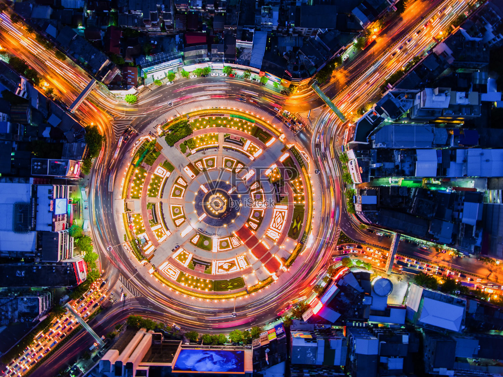 泰国曼谷有停车场的环岛公路。美丽的压力照片摄影图片