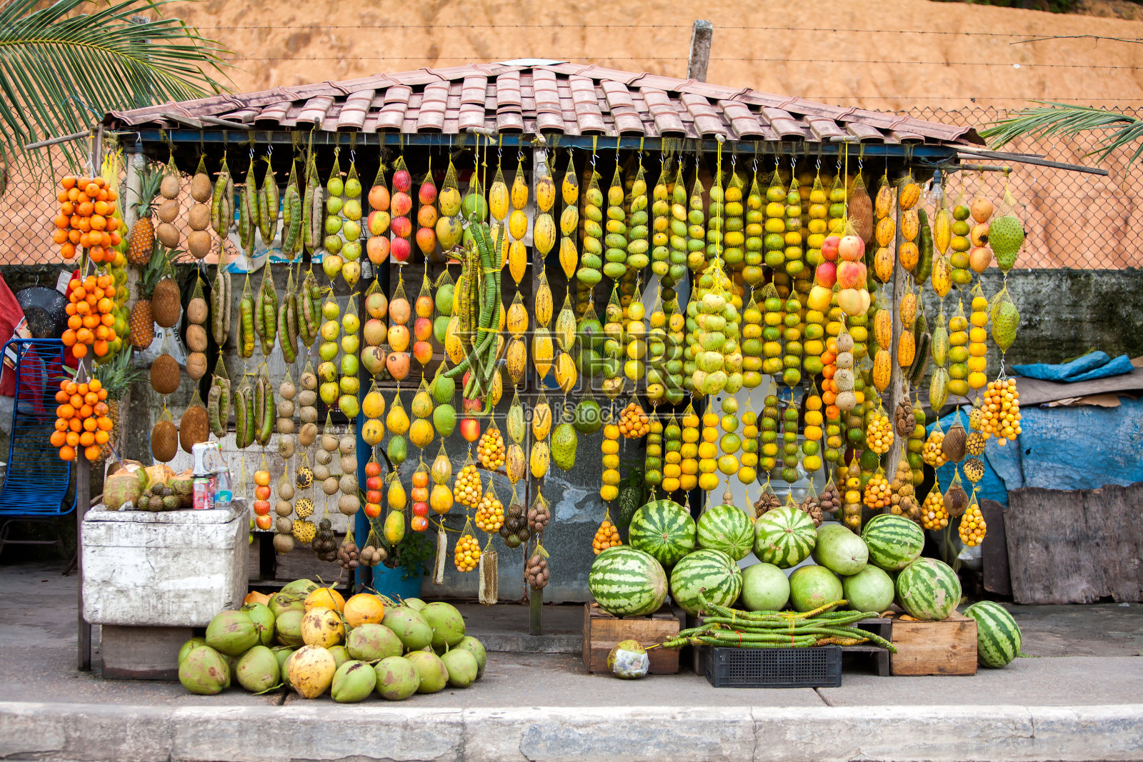 亚马逊传统水果在路上的商店照片摄影图片