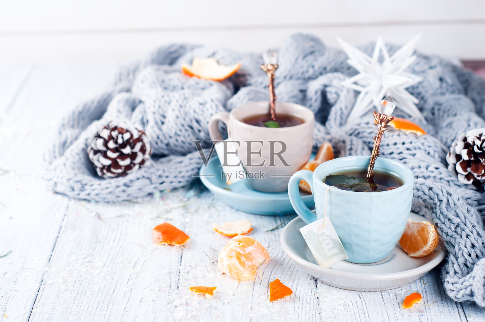 传统的冬季饮料茶，薄荷和橘子。照片摄影图片