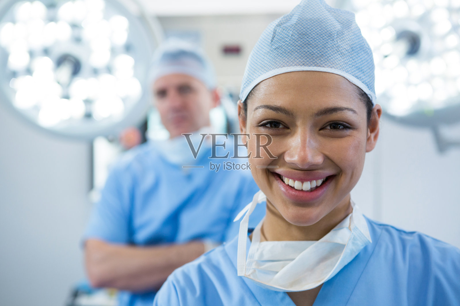 女性外科医生在手术室的肖像照片摄影图片