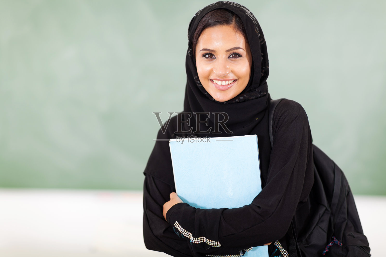 中东女大学生照片摄影图片