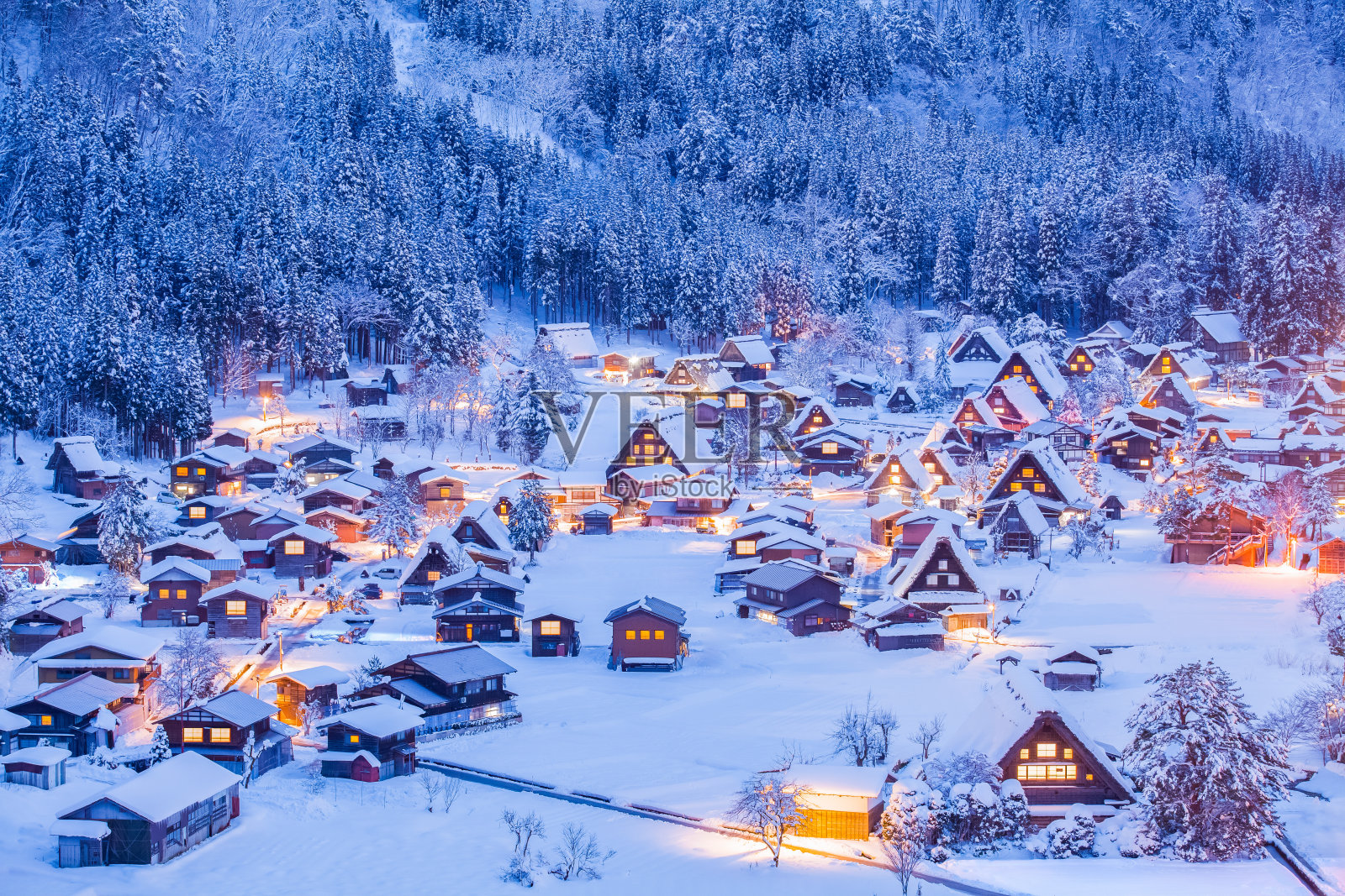 世界遗产白川村和冬季照明照片摄影图片
