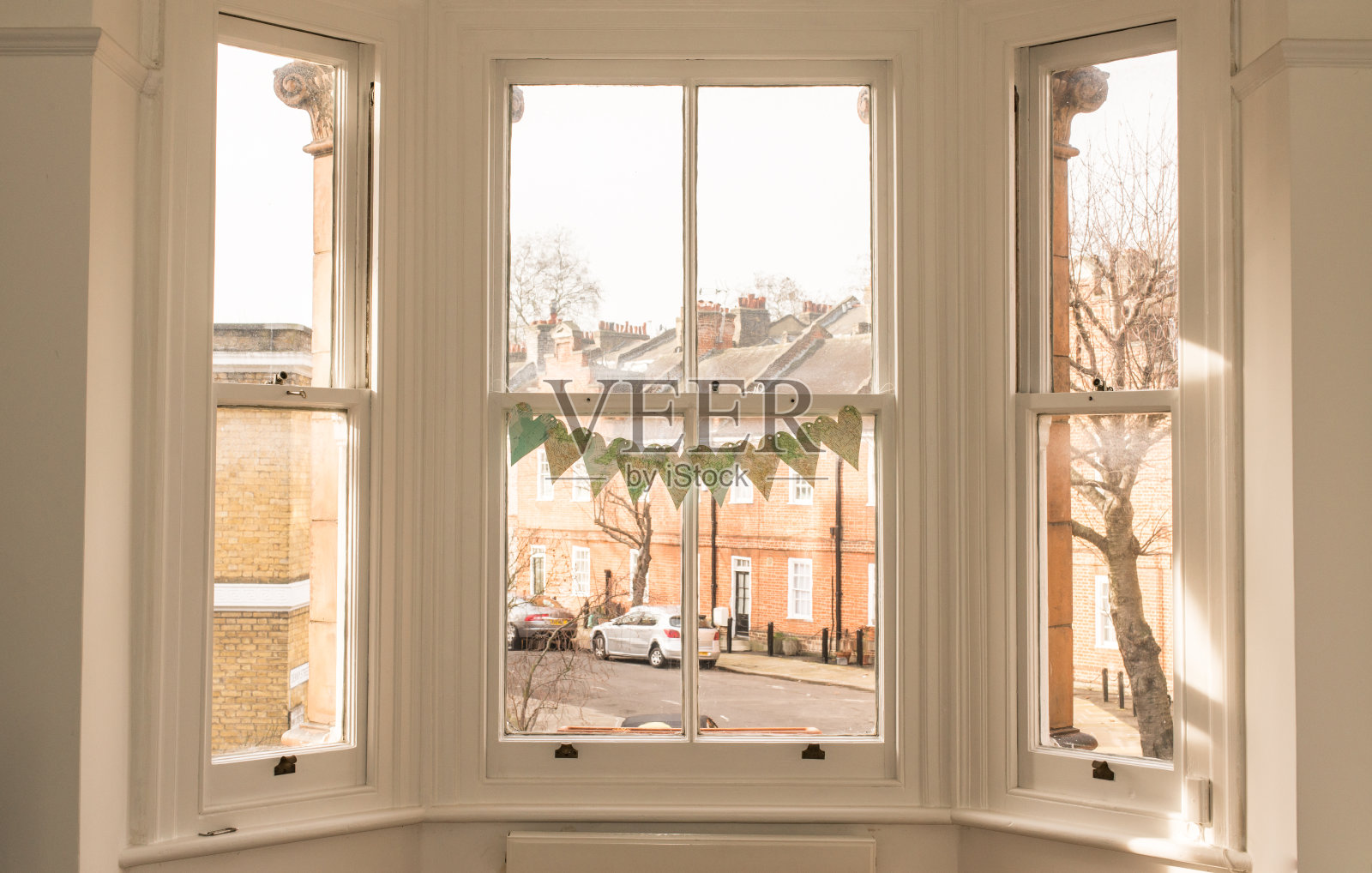 经典的维多利亚式英国房屋的窗户照片摄影图片