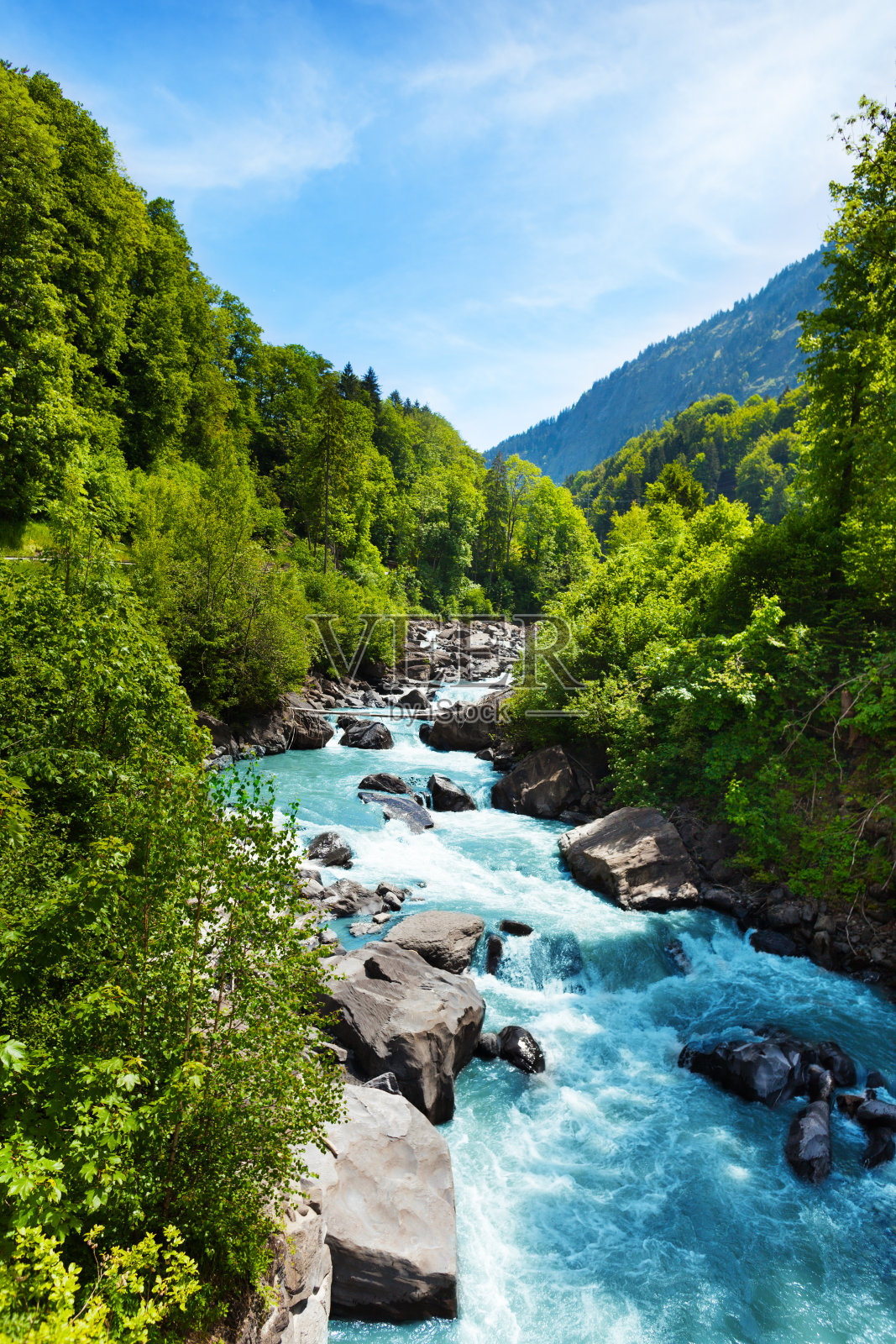 纯净的河流，生动的瑞士风景照片摄影图片