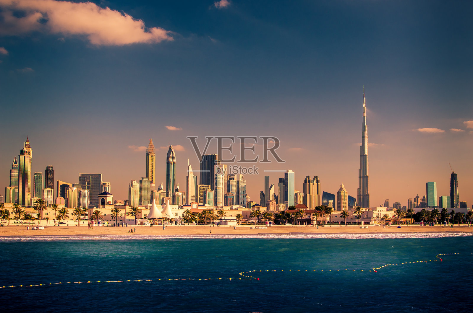 阿联酋迪拜市中心的天际线照片摄影图片