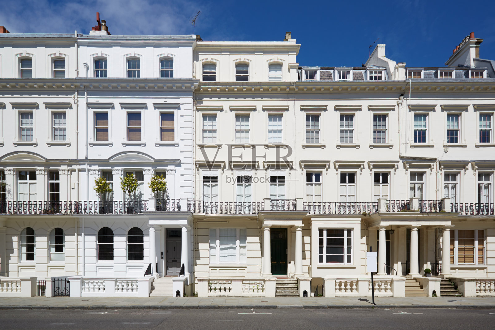 伦敦白色豪华住宅的立面照片摄影图片