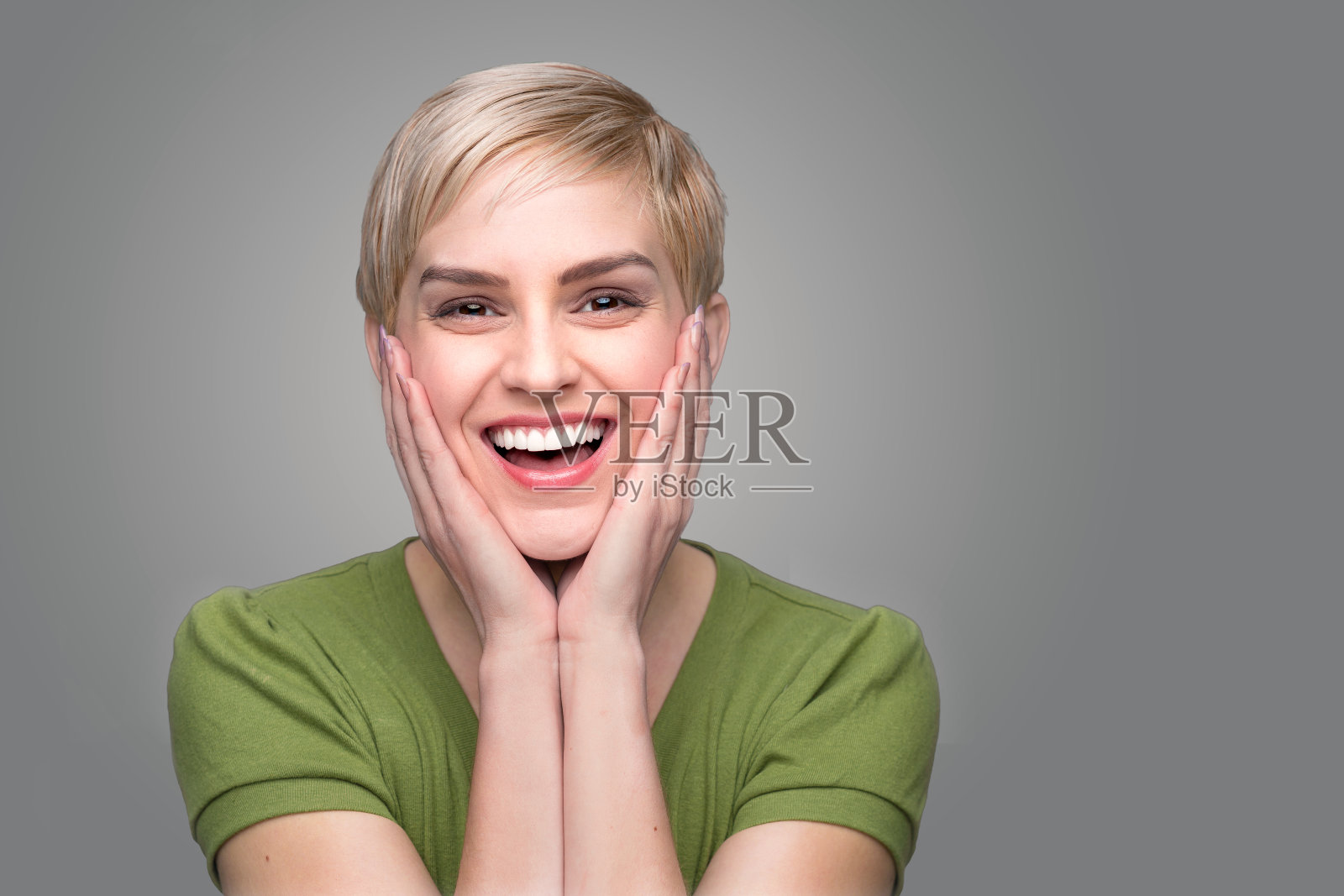可爱的笑震惊的惊喜完美的微笑洁白的牙齿快乐的牙齿照片摄影图片