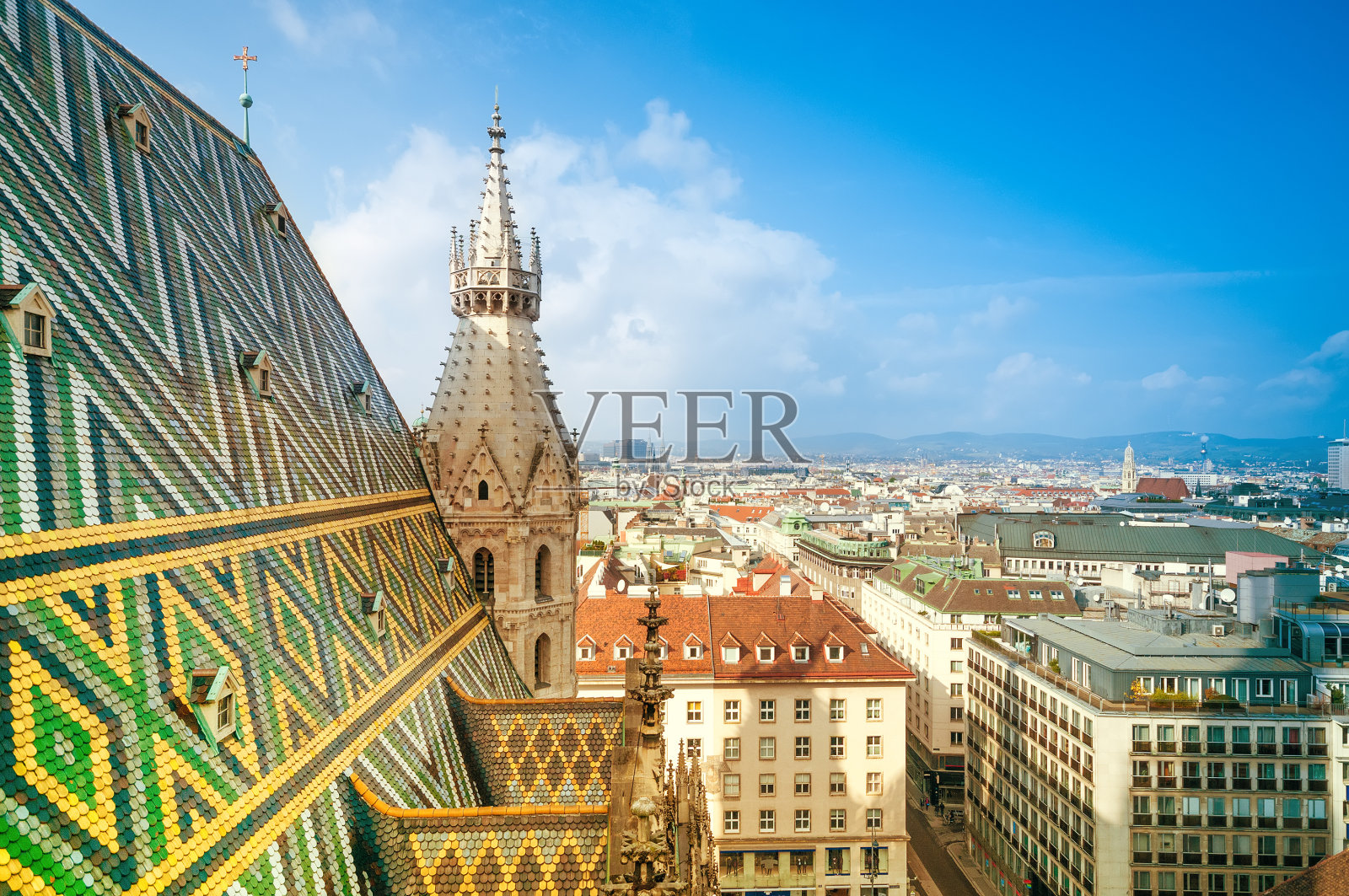 从圣斯蒂芬大教堂鸟瞰维也纳市中心照片摄影图片