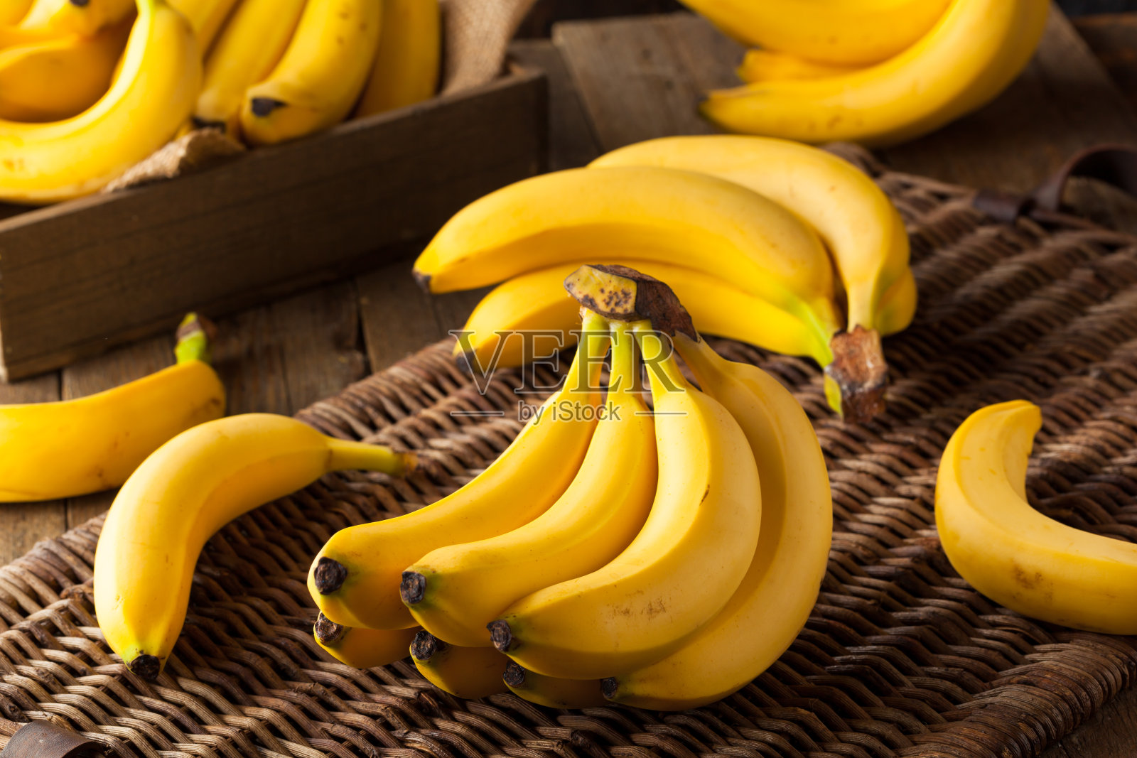 生的有机香蕉串照片摄影图片
