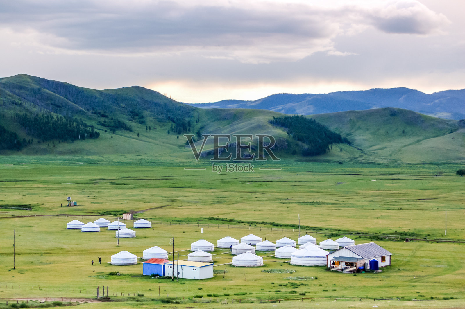 草原上的蒙古包照片摄影图片