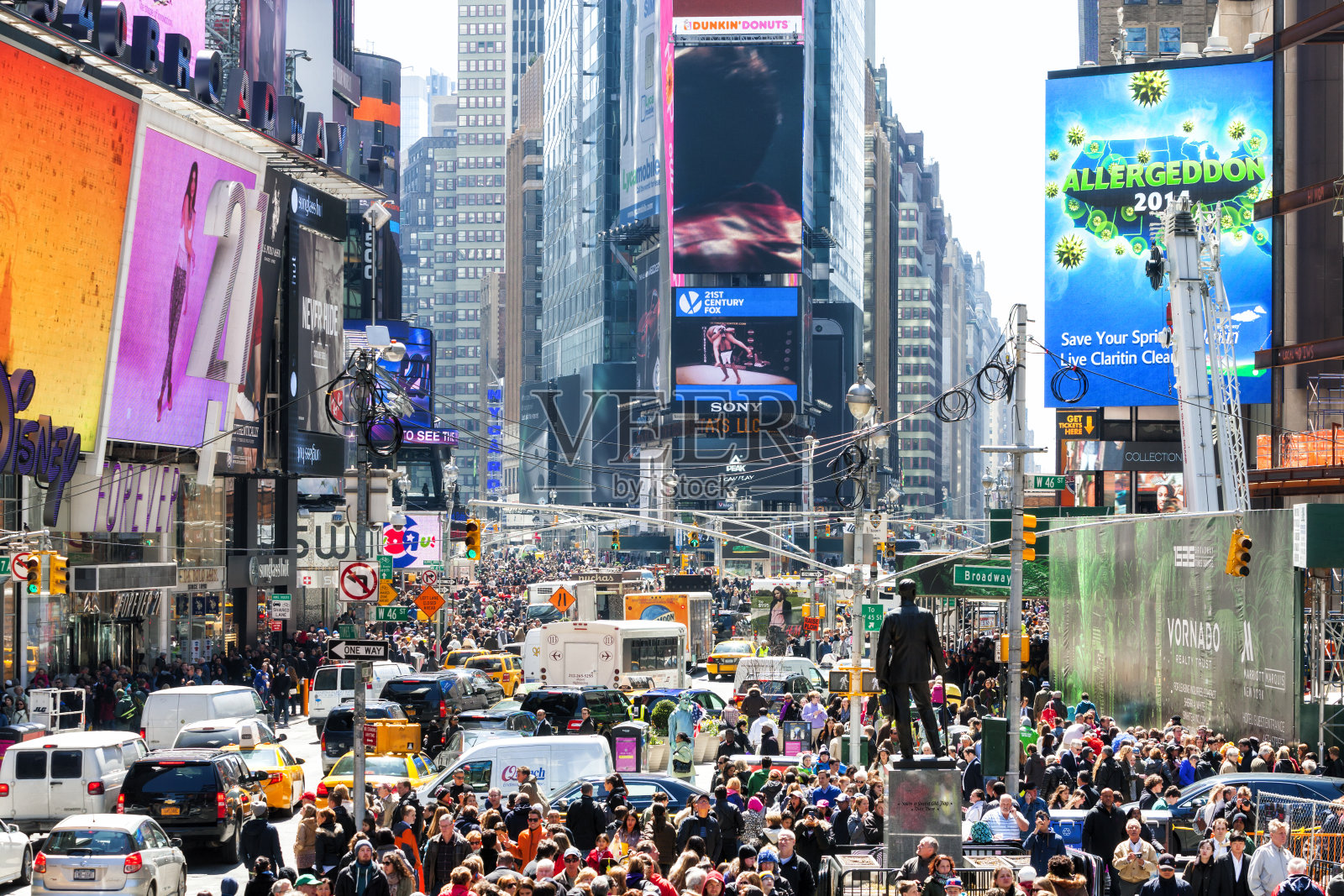 纽约时代广场的人群和交通照片摄影图片