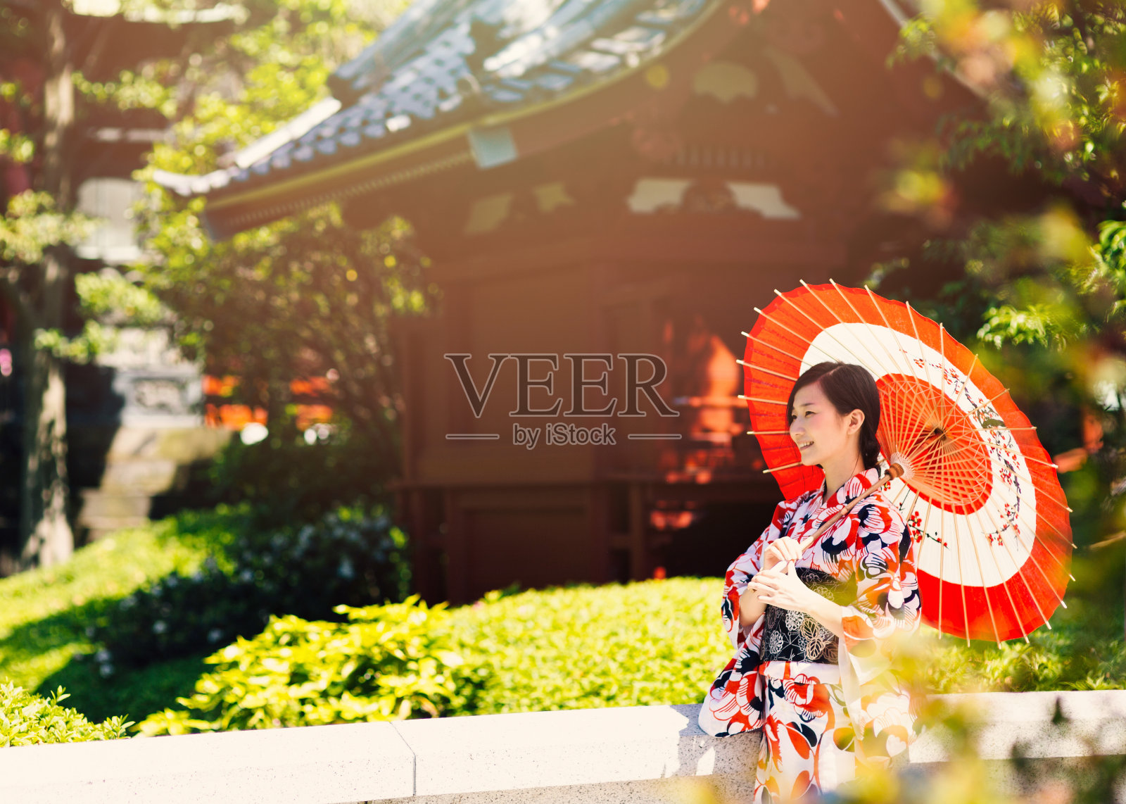 日本妇女与油纸伞照片摄影图片
