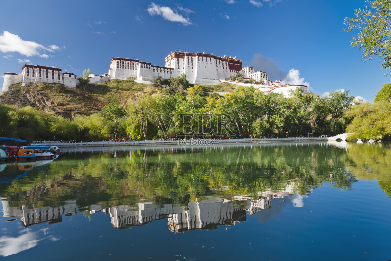 中国西藏拉萨布达拉宫的倒影照片摄影图片