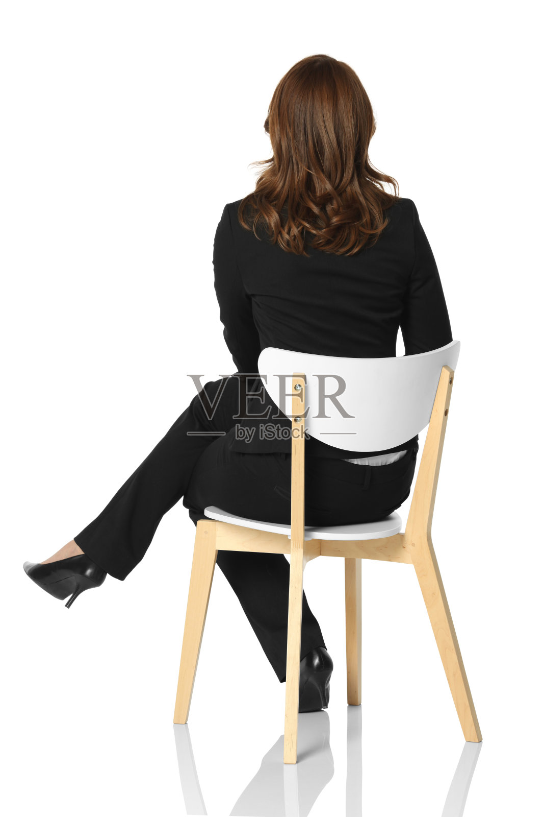 一个女商人坐在椅子上的后视图照片摄影图片