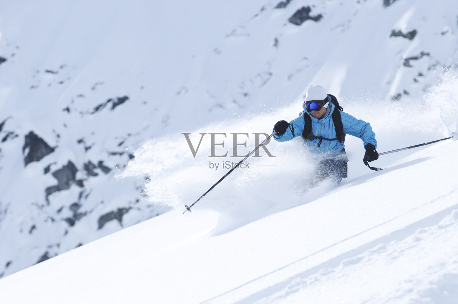 今年超火的16个滑雪服品牌，专业时髦又好看！_凤凰网