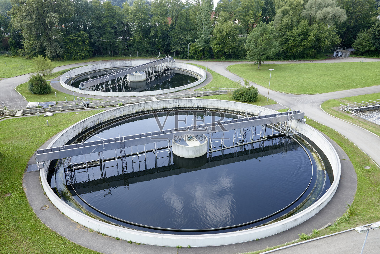 水处理厂水箱的概念，用于节水循环照片摄影图片