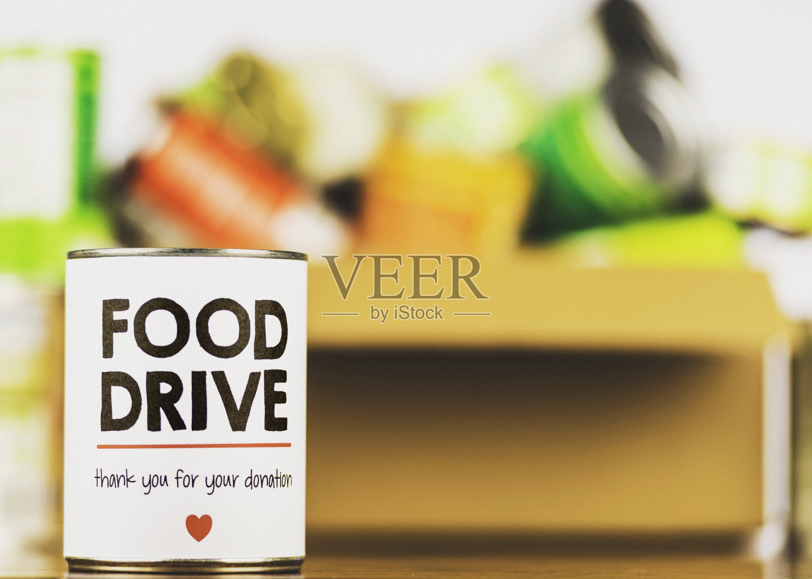 请支持我们的食物募捐活动。罐头食品开车照片摄影图片