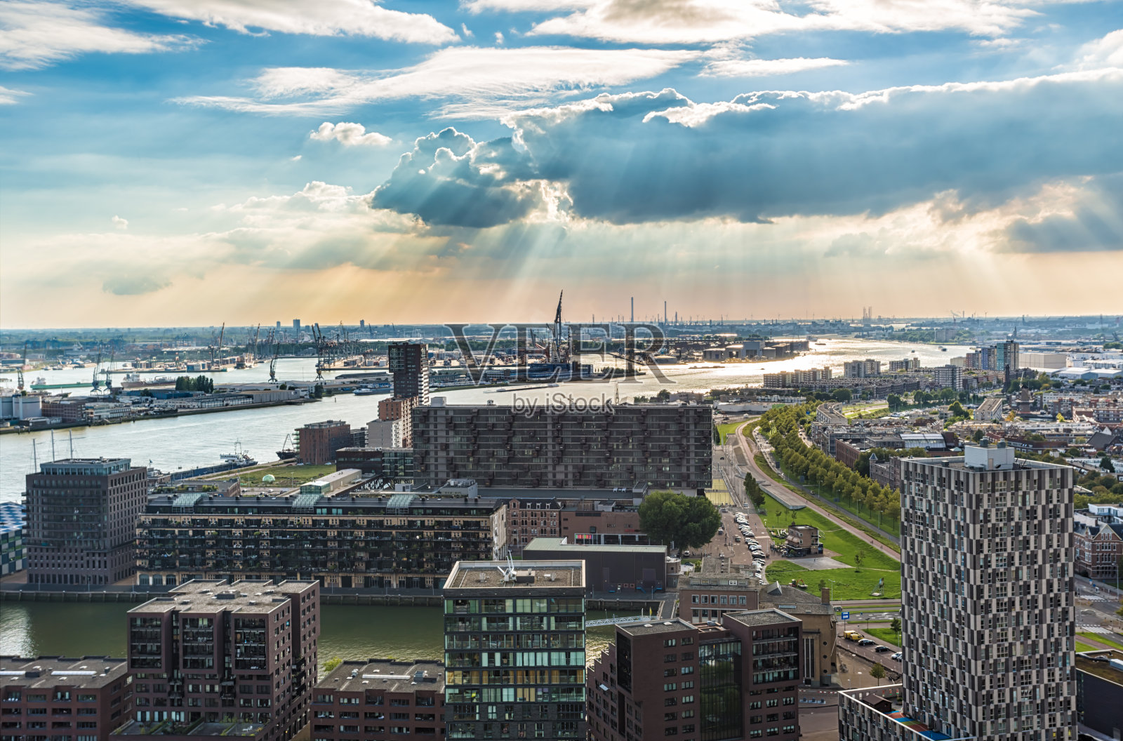 鹿特丹城市与工业海港照片摄影图片