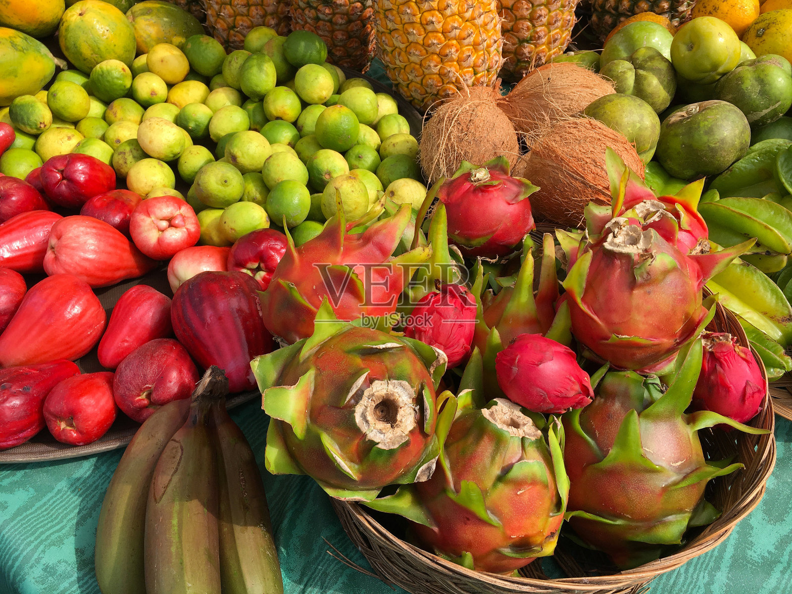 色彩斑斓的热带水果照片摄影图片
