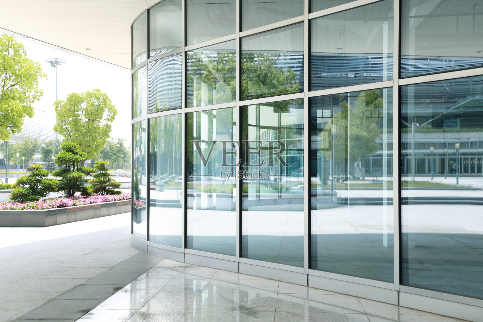 现代玻璃建筑的商业中心摩天大楼照片摄影图片