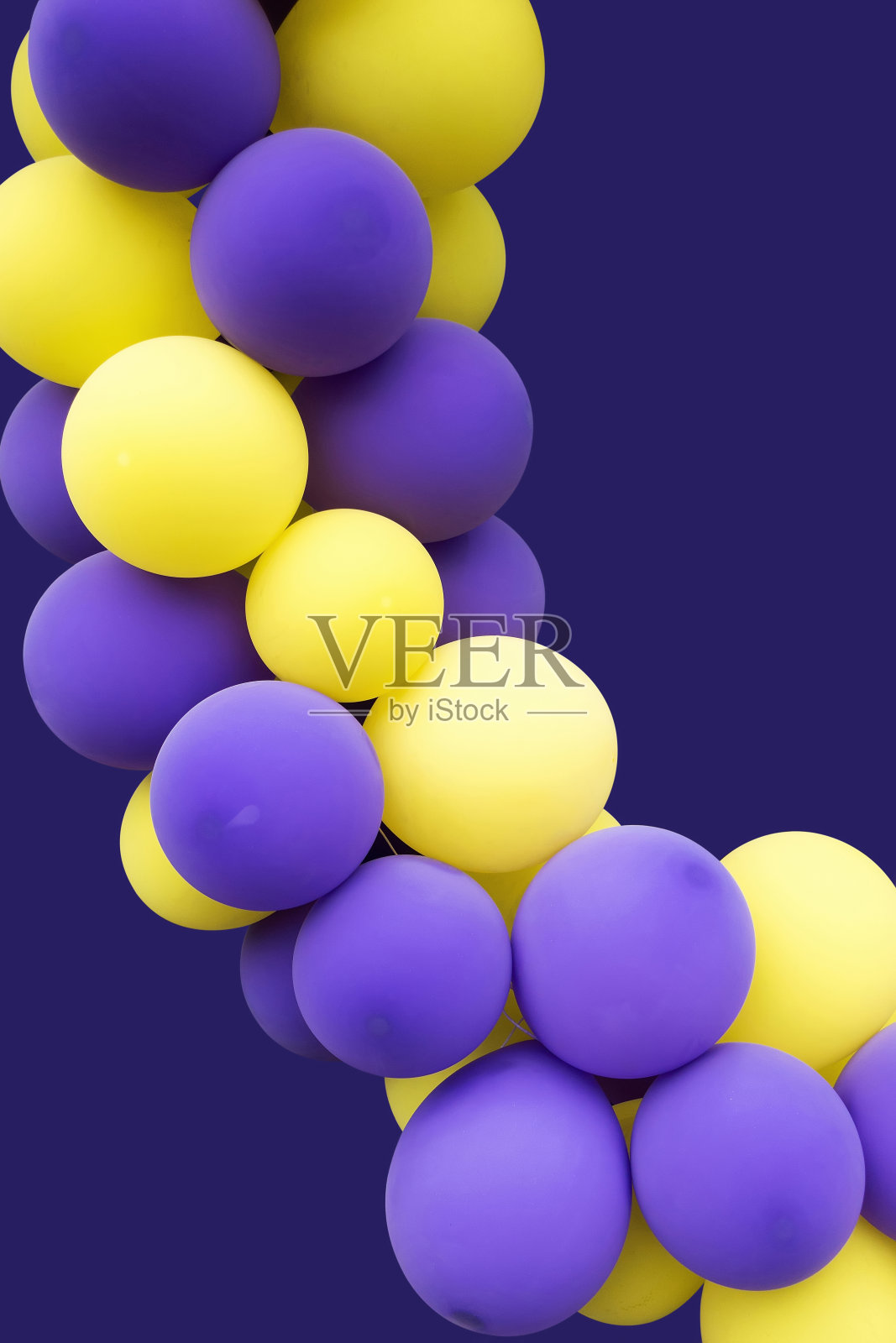 紫色和黄色的气球照片摄影图片