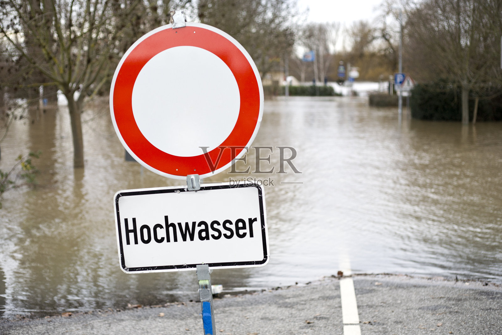 德国交通标志，高水位，道路关闭，Hochwasser照片摄影图片
