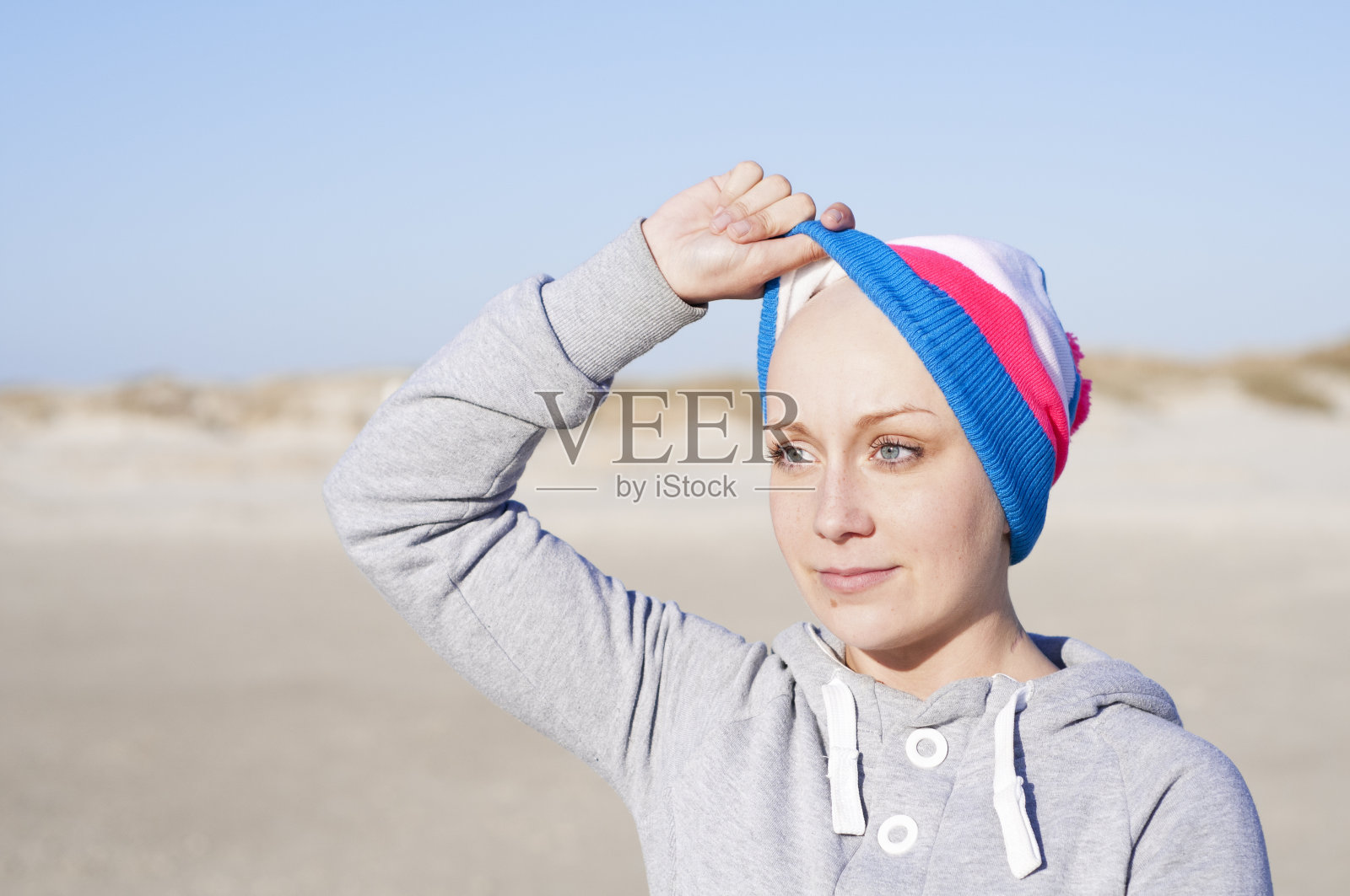 女性秃顶-化疗的二次效应照片摄影图片