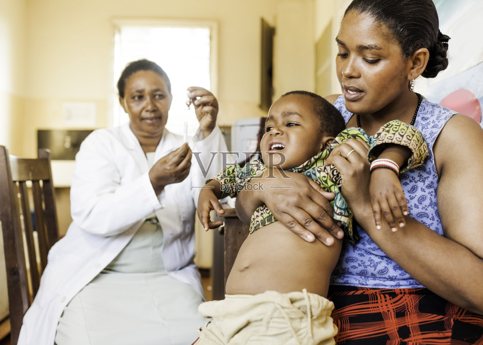 非洲儿童接种疫苗照片摄影图片
