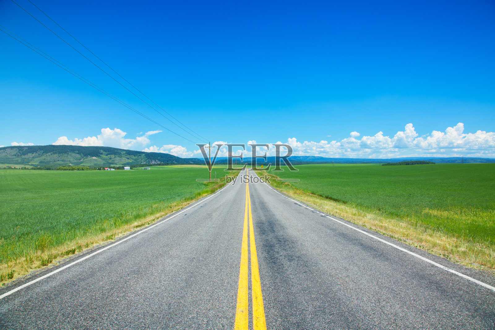 横穿爱达荷大平原的笔直道路照片摄影图片