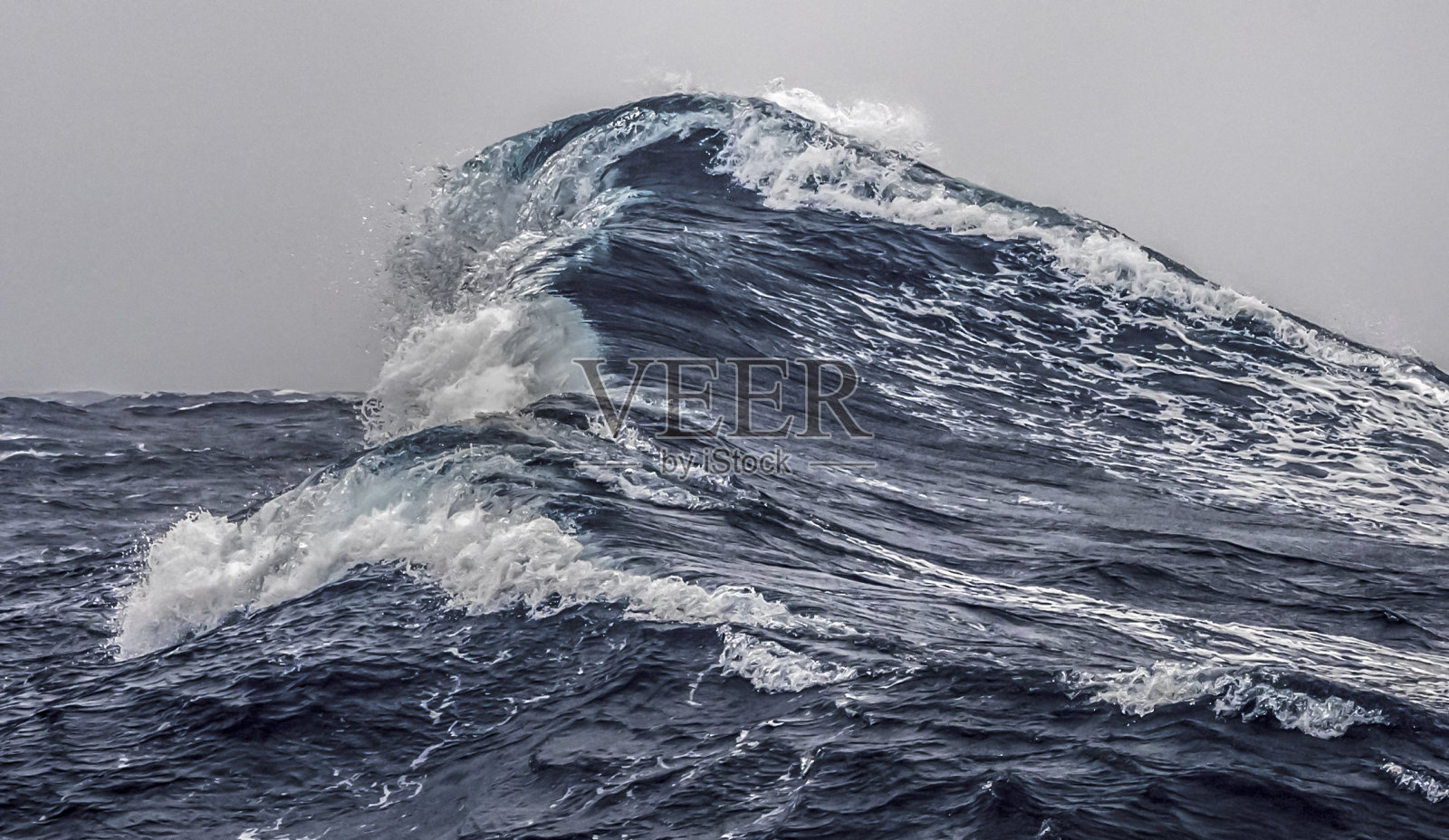 德雷克海峡巨大的海洋涌起照片摄影图片