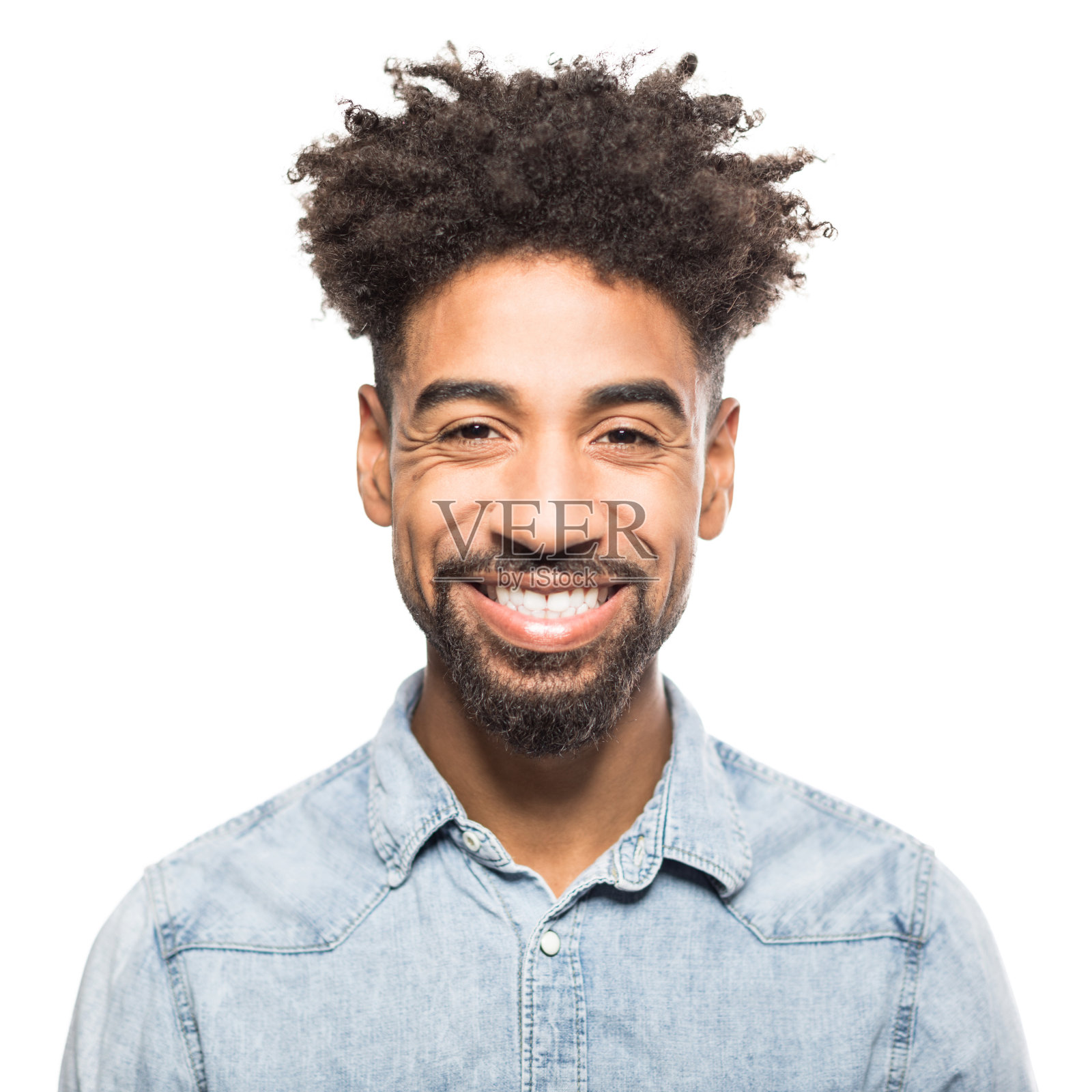 英俊年轻的非洲男子微笑的肖像照片摄影图片