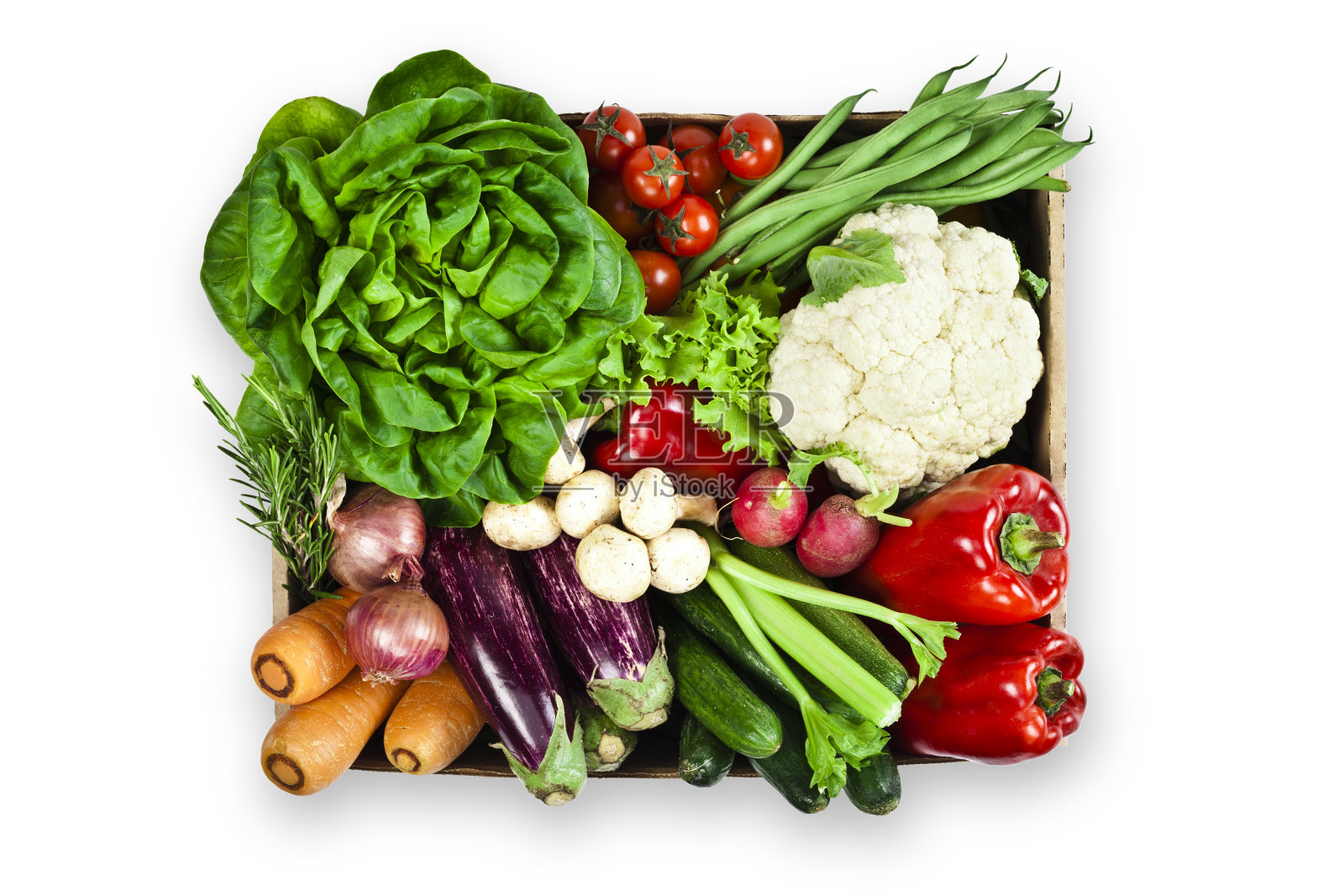 白色背景下装满各种有机蔬菜的板条箱照片摄影图片
