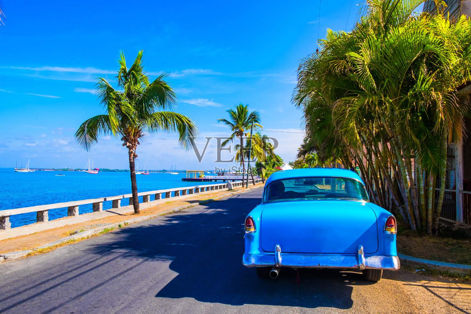 古巴巴拉德罗的老式美国车照片摄影图片