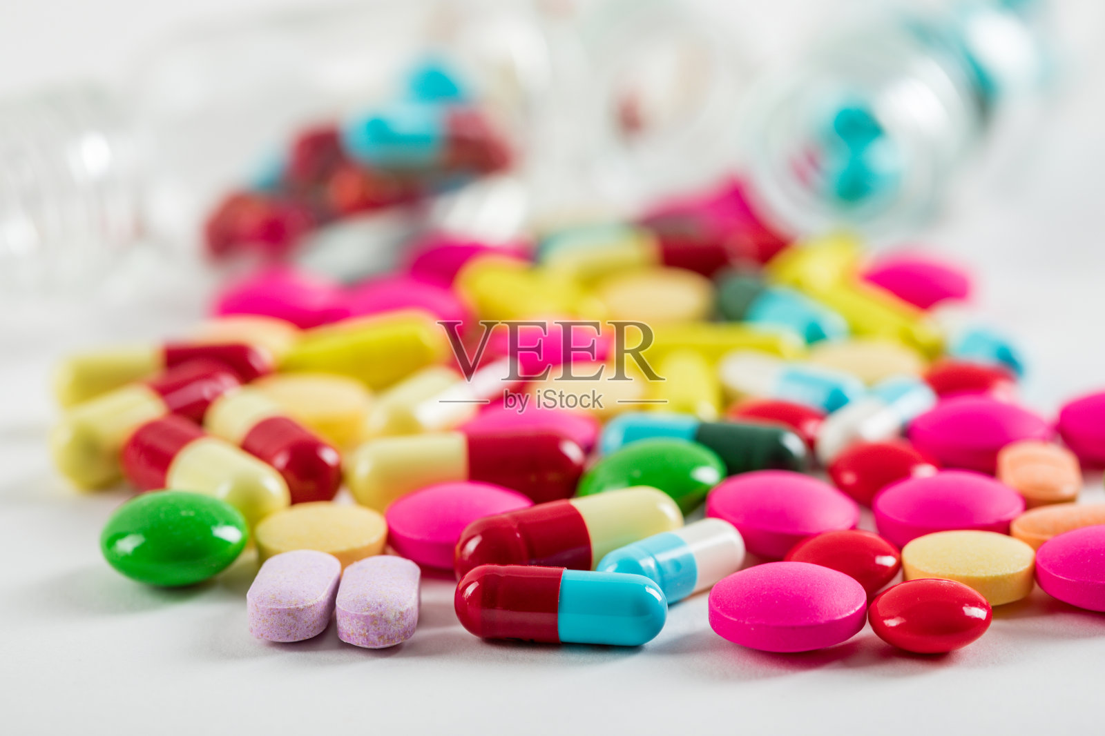 色彩鲜艳的药片和药片照片摄影图片