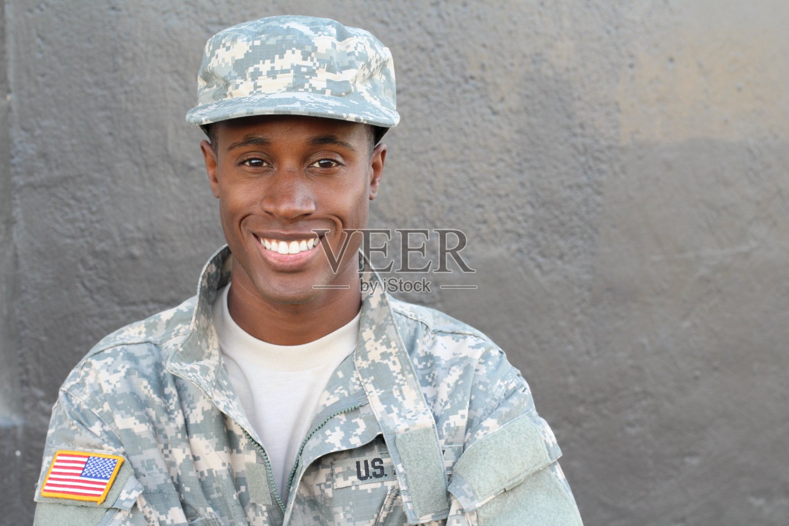 自豪的士兵近距离微笑照片摄影图片