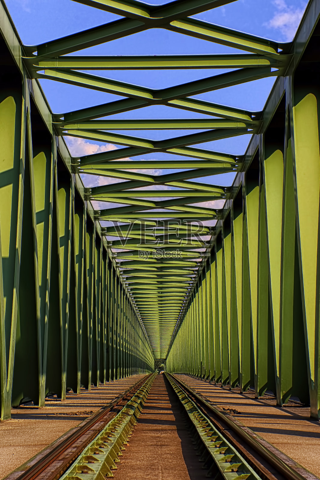 布达佩斯-北方铁路枢纽1号桥。照片摄影图片