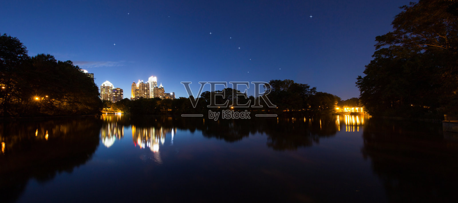 亚特兰大市中心的摩天大楼与星星的倒影照片摄影图片