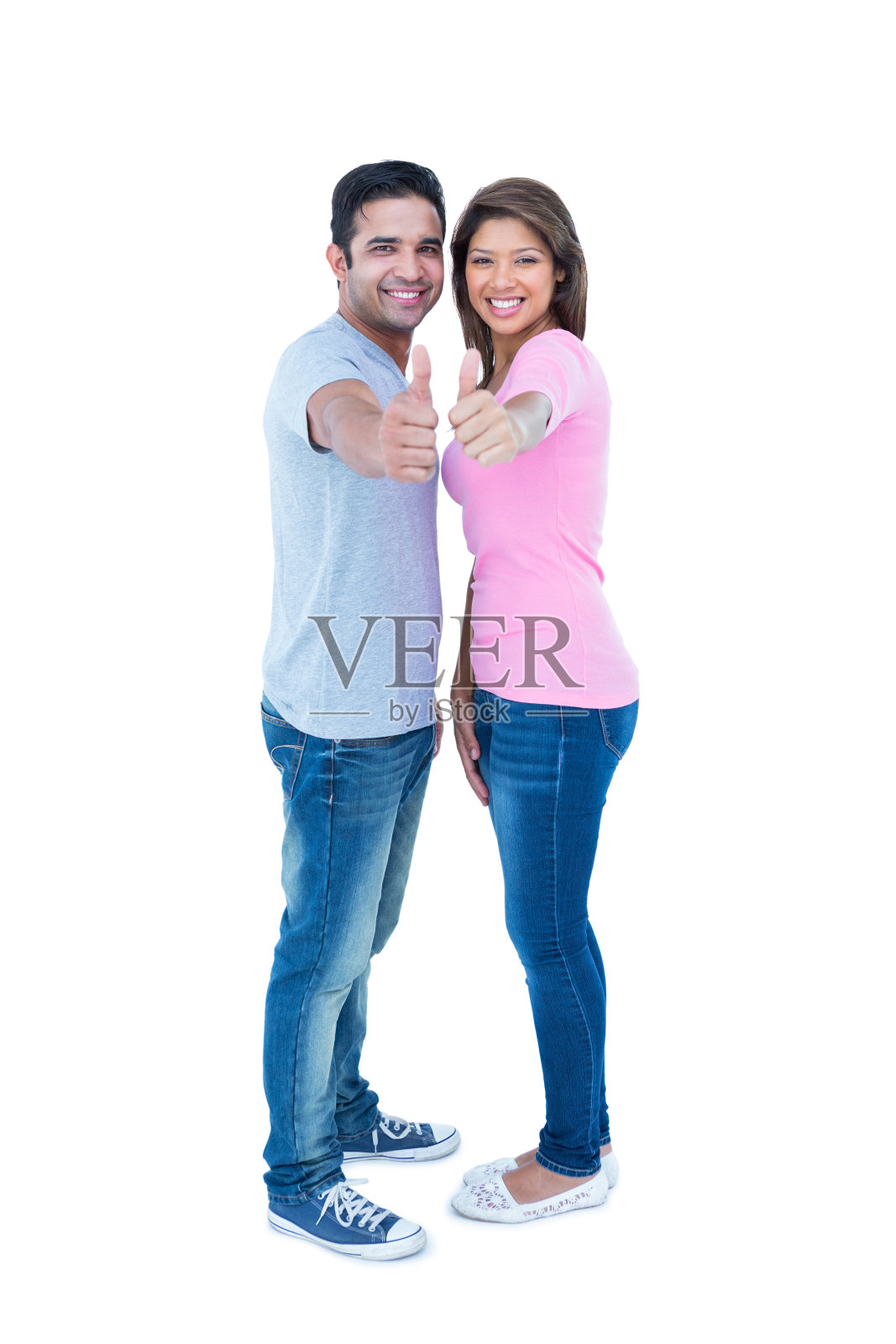 一对幸福的夫妇竖起大拇指，看着镜头照片摄影图片